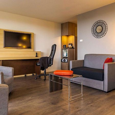 Novotel Senart Golf De Greenparc Saint-Pierre-du-Perray Eksteriør billede